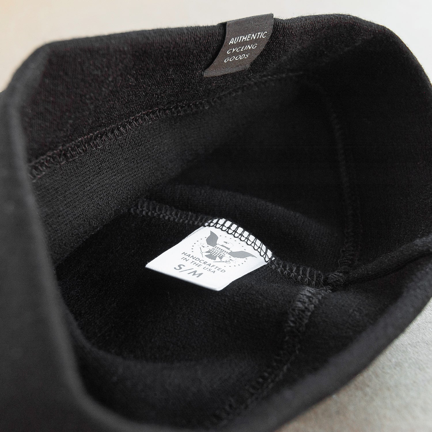 snek cycling merino beanie size label