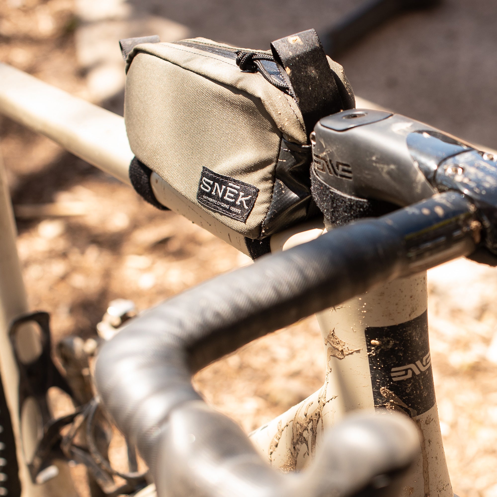 snek cycling top tube bag on enve mog gravel bike showing the front 